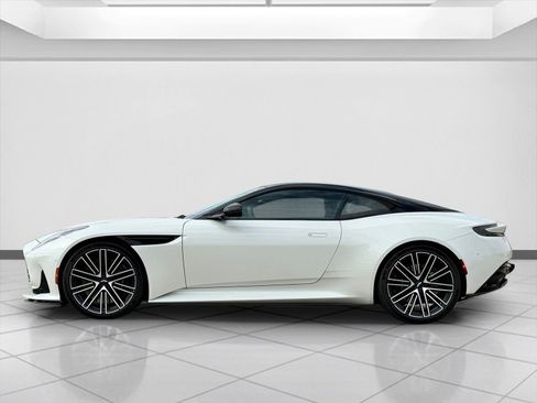 Used 2024 Aston Martin DB12 Coupe image 8
