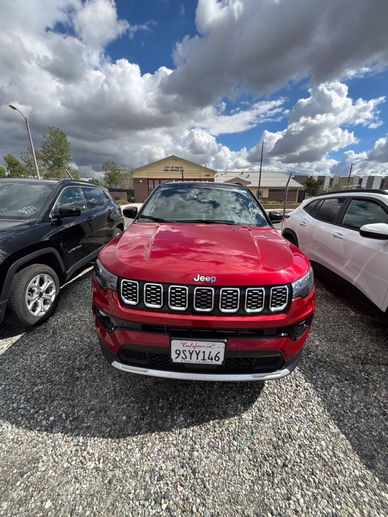 Used 2025 Jeep Compass Limited AWD/4WD image 2
