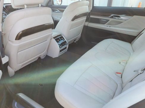 Used 2018 BMW 750i xDrive image 36