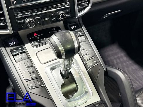 Used 2016 Porsche Cayenne Turbo image 18
