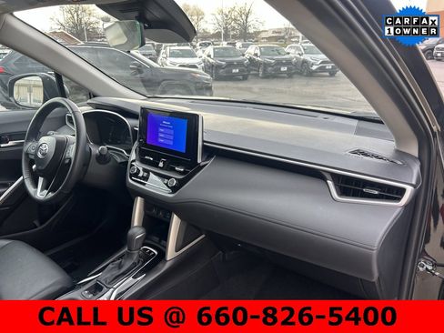 Used 2025 Toyota Corolla Cross XLE image 9
