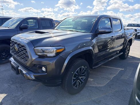 Used 2023 Toyota Tacoma TRD Sport AWD/4WD image 4