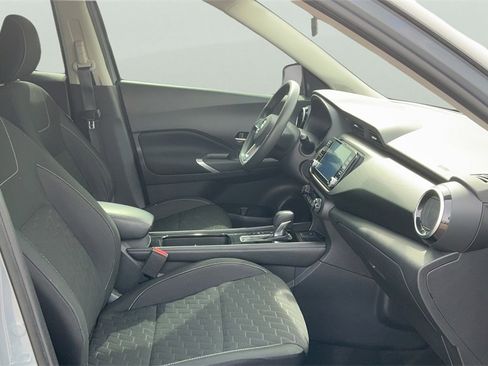 Used 2021 Nissan Kicks SV image 11