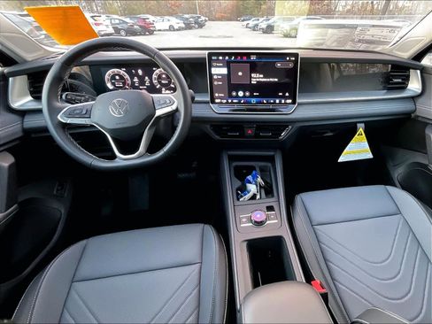 New 2026 Volkswagen Tiguan SE image 12