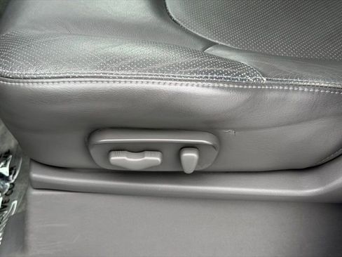 Used 2016 Nissan Frontier SL w/ Moonroof Package AWD/4WD image 18