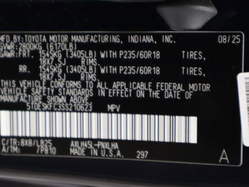 Certified 2025 Toyota Sienna Platinum image 17