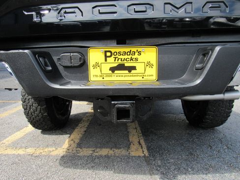 Used 2020 Toyota Tacoma SR5 RWD image 10