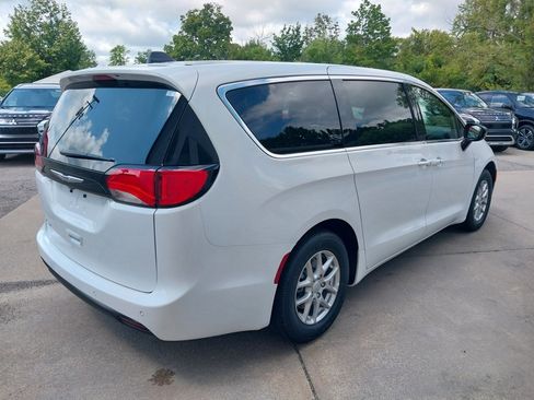 New 2026 Chrysler Voyager LX image 5