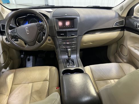 Used 2017 Lincoln MKT AWD image 11