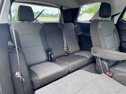 Used 2018 Chevrolet Traverse LT FWD image 10