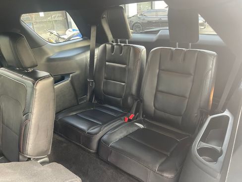 Used 2018 Ford Explorer XLT w/ Equipment Group 202A AWD/4WD image 19