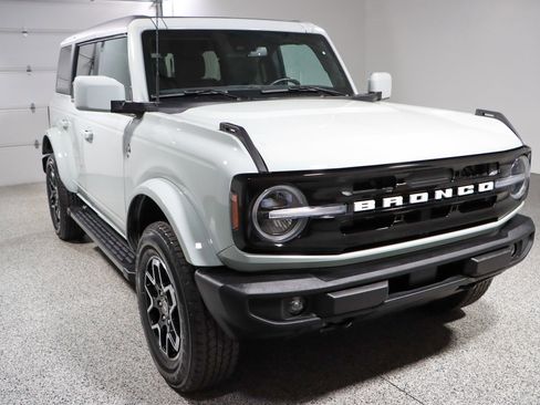 Used 2023 Ford Bronco Outer Banks image 5