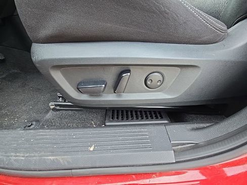 Used 2024 Nissan Rogue SV image 32