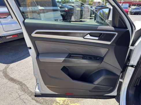 Used 2022 Volkswagen Atlas SE w/ Panoramic Sunroof Package FWD image 20