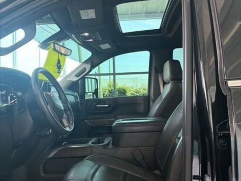 Used 2021 GMC Sierra 2500 Denali w/ Denali Black Diamond Edition AWD/4WD image 6