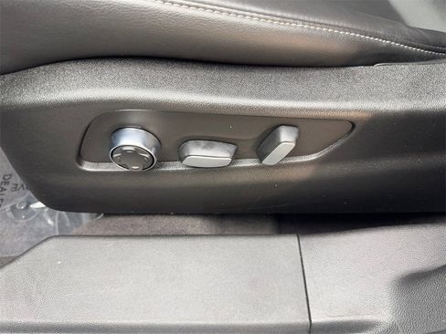 Used 2024 Cadillac XT4 Premium Luxury image 30