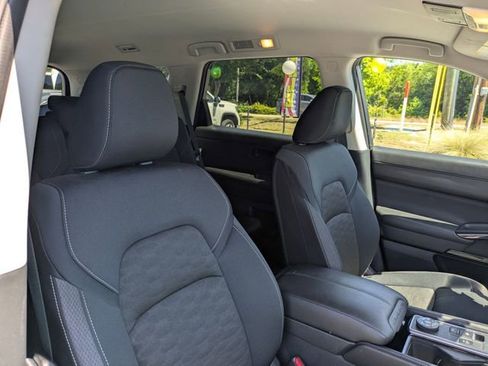 Used 2025 Nissan Pathfinder SV AWD/4WD image 32