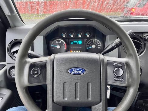 Used 2014 Ford F550 2WD Regular Cab Super Duty image 12