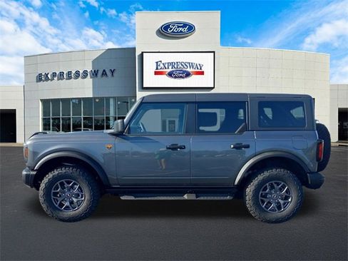 New 2025 Ford Bronco Badlands image 9