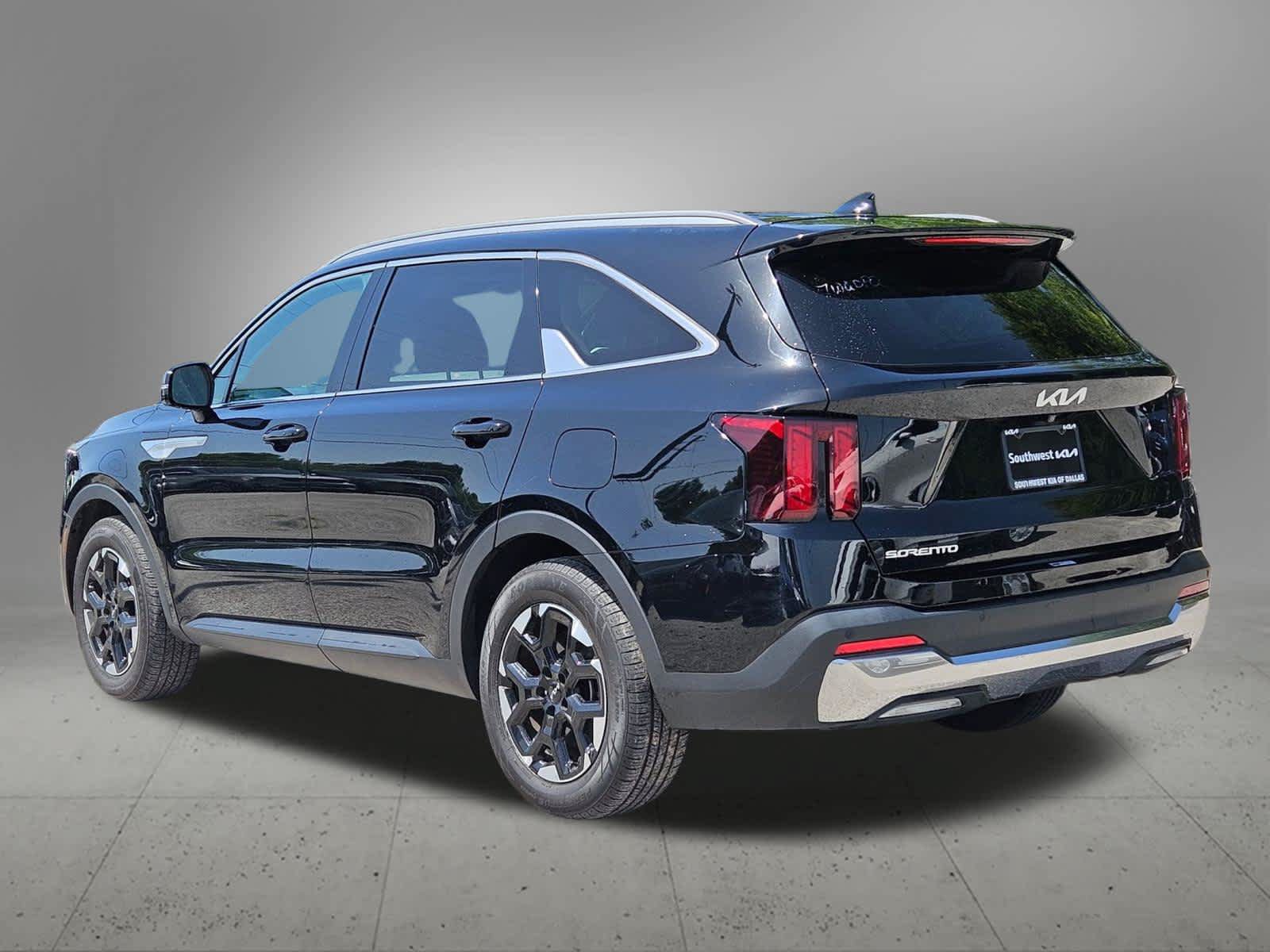 Certified 2024 Kia Sorento S FWD image 4
