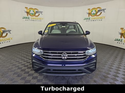 Used 2023 Volkswagen Tiguan SE AWD/4WD image 3