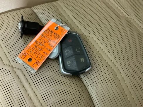 Used 2021 Cadillac XT6 Premium Luxury w/ Platinum Package AWD/4WD image 43