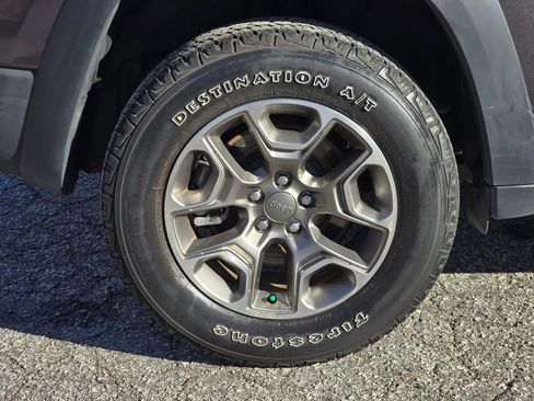 Used 2022 Jeep Cherokee Trailhawk w/ Trailer Tow Group image 12