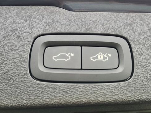 Certified 2025 Volvo V60 B5 Cross Country Plus image 30