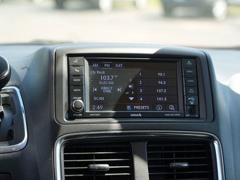 Used 2018 Dodge Grand Caravan SE w/ UConnect Hands-Free Group FWD image 21