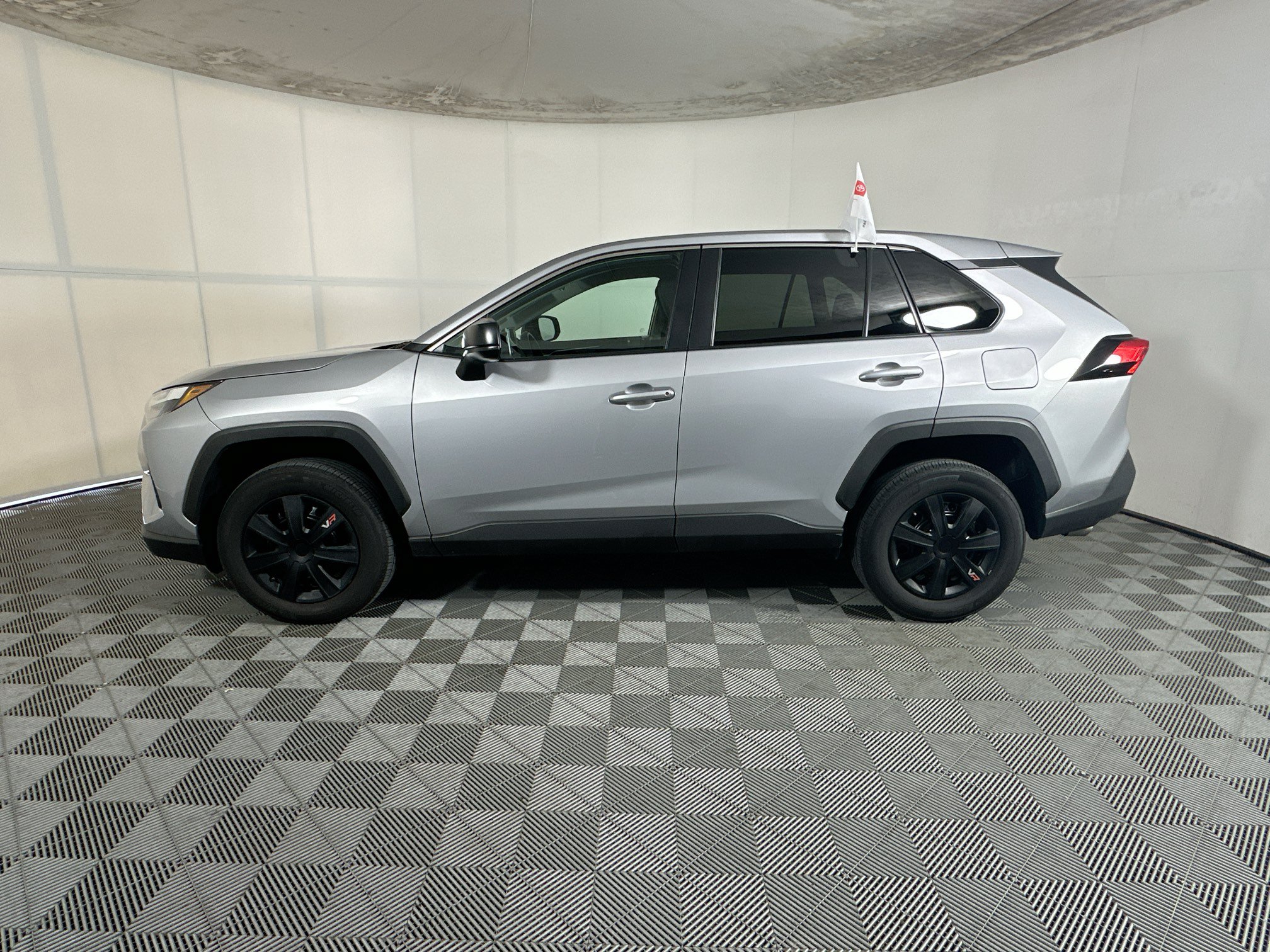 Used 2025 Toyota RAV4 LE AWD/4WD image 6