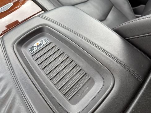 Used 2018 Cadillac Escalade Luxury RWD image 22
