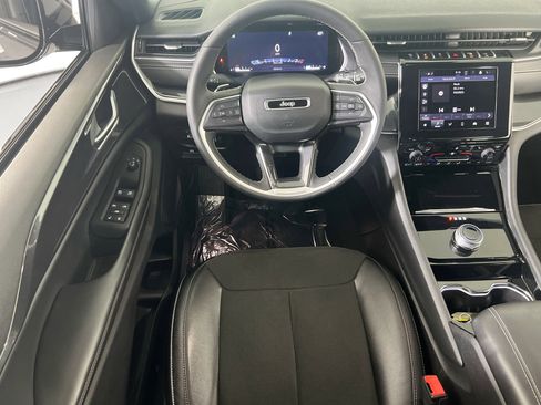 Used 2023 Jeep Grand Cherokee Altitude image 21