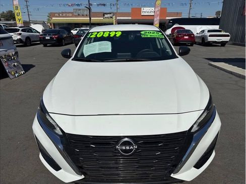 Used 2025 Nissan Altima 2.5 SV FWD image 4