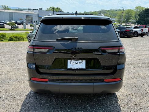 Used 2024 Jeep Grand Cherokee L Limited w/ Black Appearance Package AWD/4WD image 5