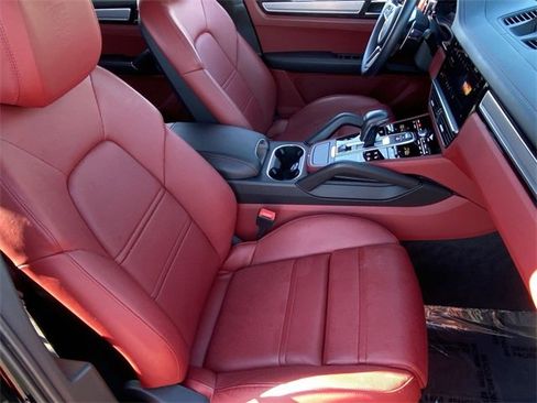 Used 2023 Porsche Cayenne S Platinum w/ Premium Package Plus image 11