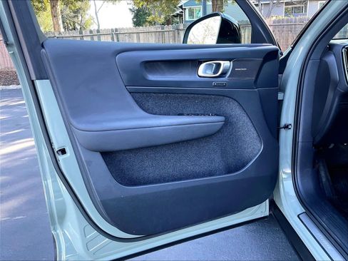 Used 2023 Volvo XC40 Recharge Ultimate image 26