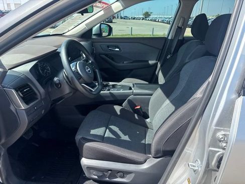 Used 2023 Nissan Rogue SV FWD image 9