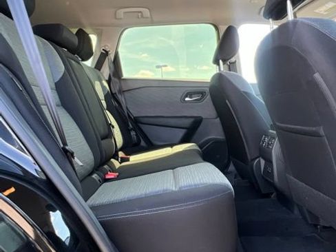Used 2023 Nissan Rogue SV FWD image 32