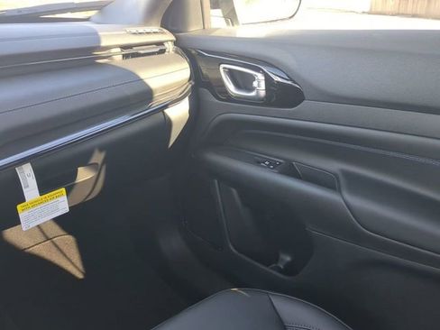 New 2026 Jeep Compass Latitude image 19