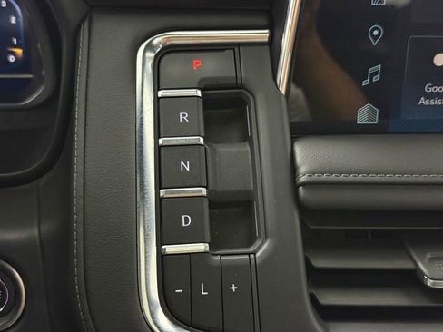 Used 2024 Chevrolet Tahoe LT w/ Luxury Package RWD image 17
