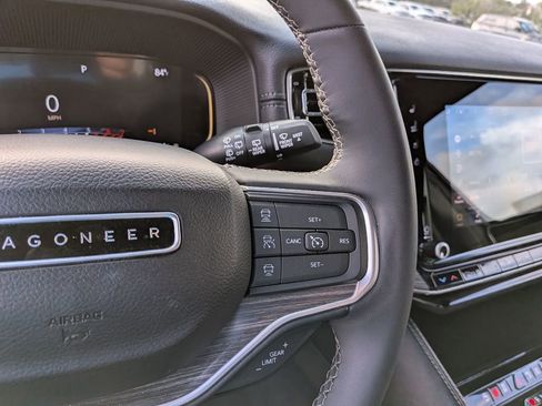 Used 2024 Jeep Wagoneer Series III AWD/4WD image 31