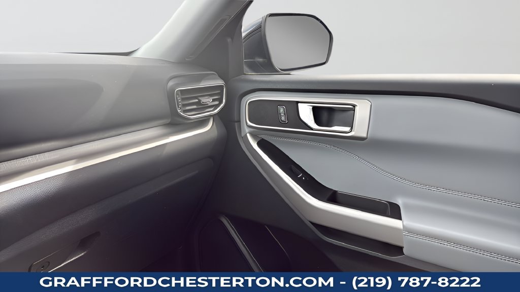 Used 2023 Ford Explorer XLT w/ Equipment Group 202A AWD/4WD image 13