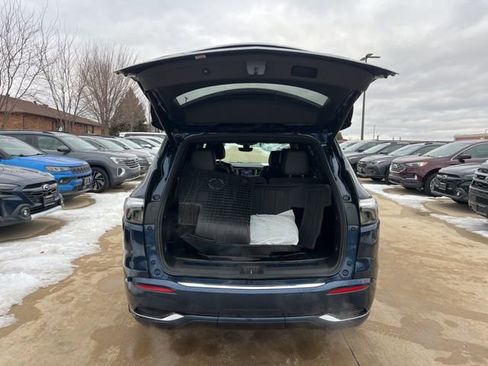 Used 2023 Buick Enclave Avenir w/ Avenir Technology Package AWD/4WD image 10