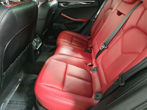 Used 2018 Porsche Macan AWD/4WD image 24