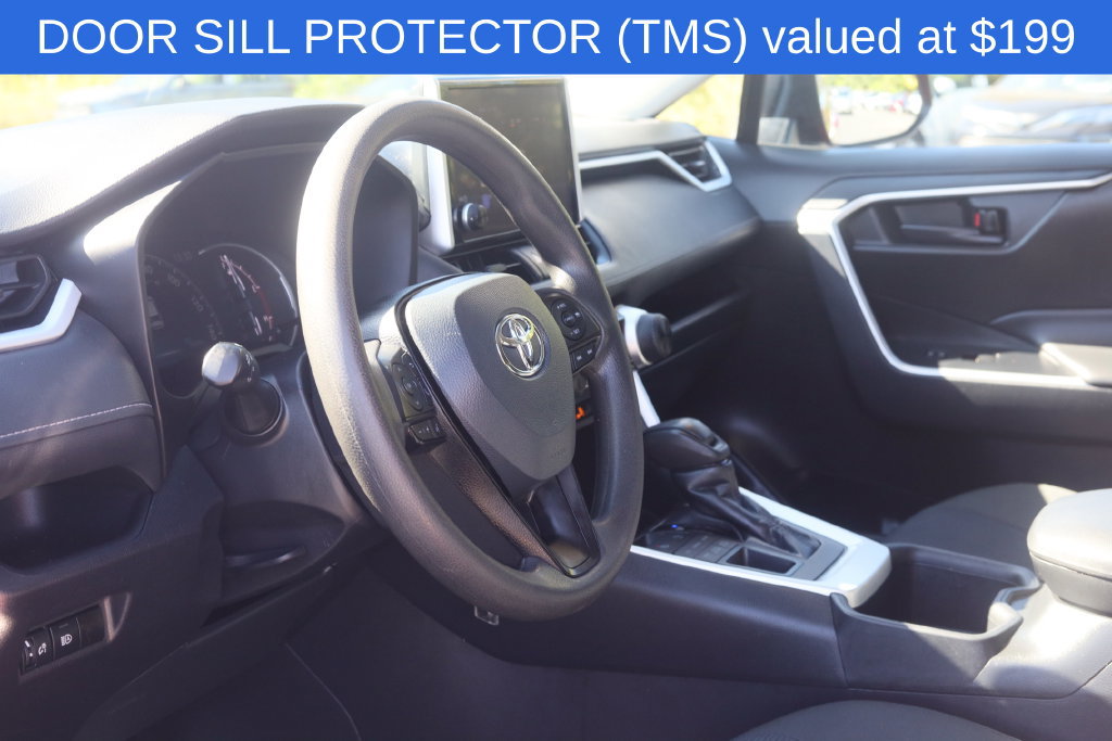 Used 2024 Toyota RAV4 LE AWD/4WD image 6