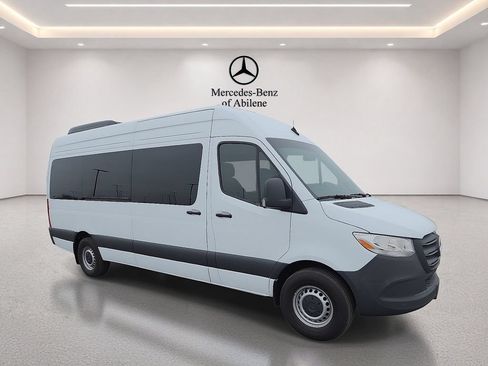 Used 2025 Mercedes-Benz Sprinter 2500 image 10