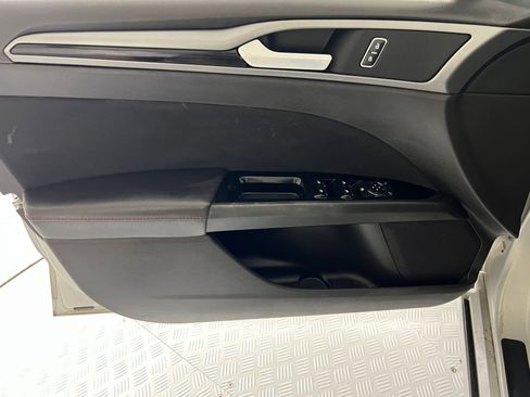 Used 2016 Ford Fusion SE image 12