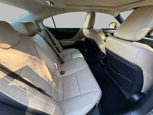 Used 2019 Lexus ES 350 Luxury w/ Accessory Package image 16