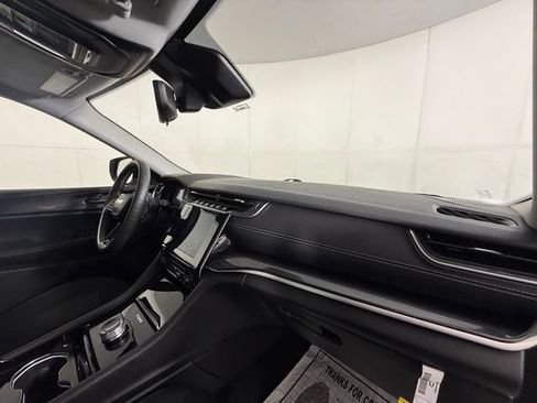 Used 2023 Jeep Grand Cherokee L Laredo RWD image 33