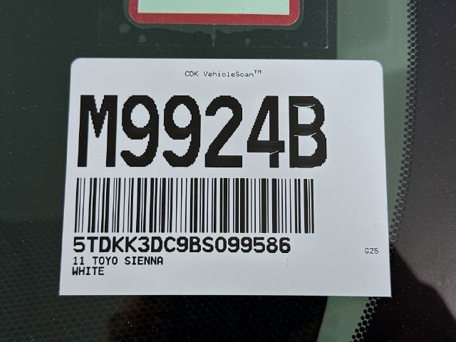 Used 2011 Toyota Sienna LE FWD image 31